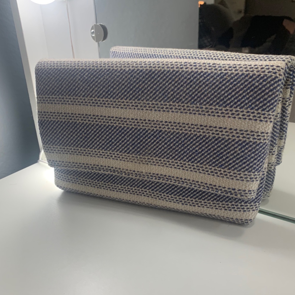 BEACHY CLUTCH 🏝